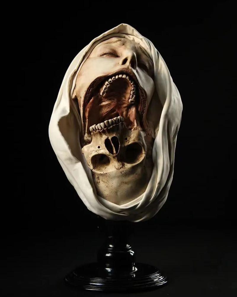 Transfiguratio Mortis Statue A - Resin Art Work recension och pris